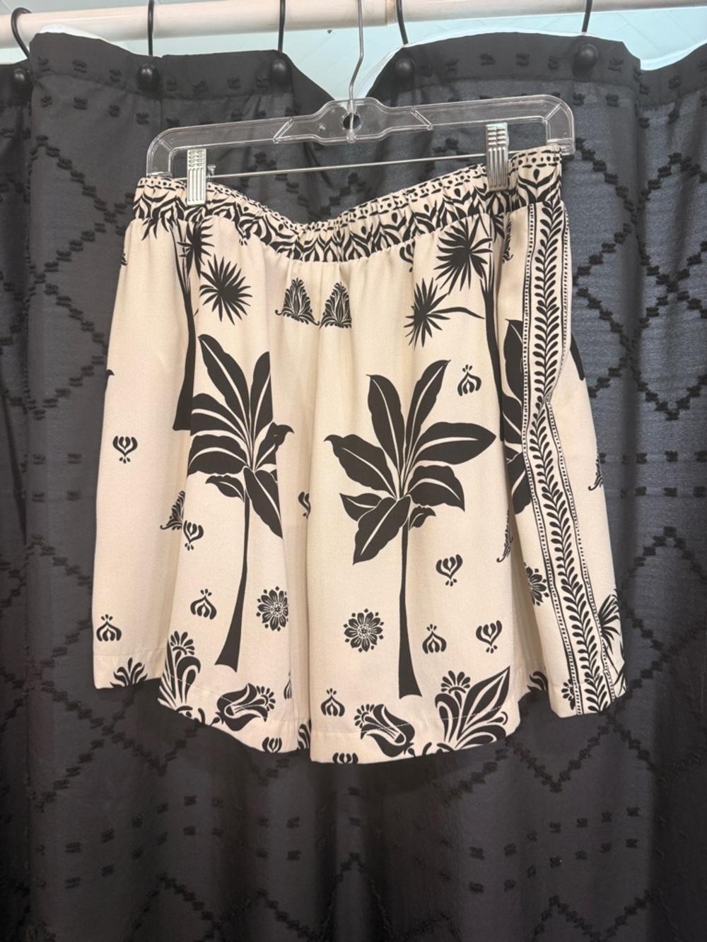 CAbi Black and Cream Leaf-Print Elastic-Waist Shorts